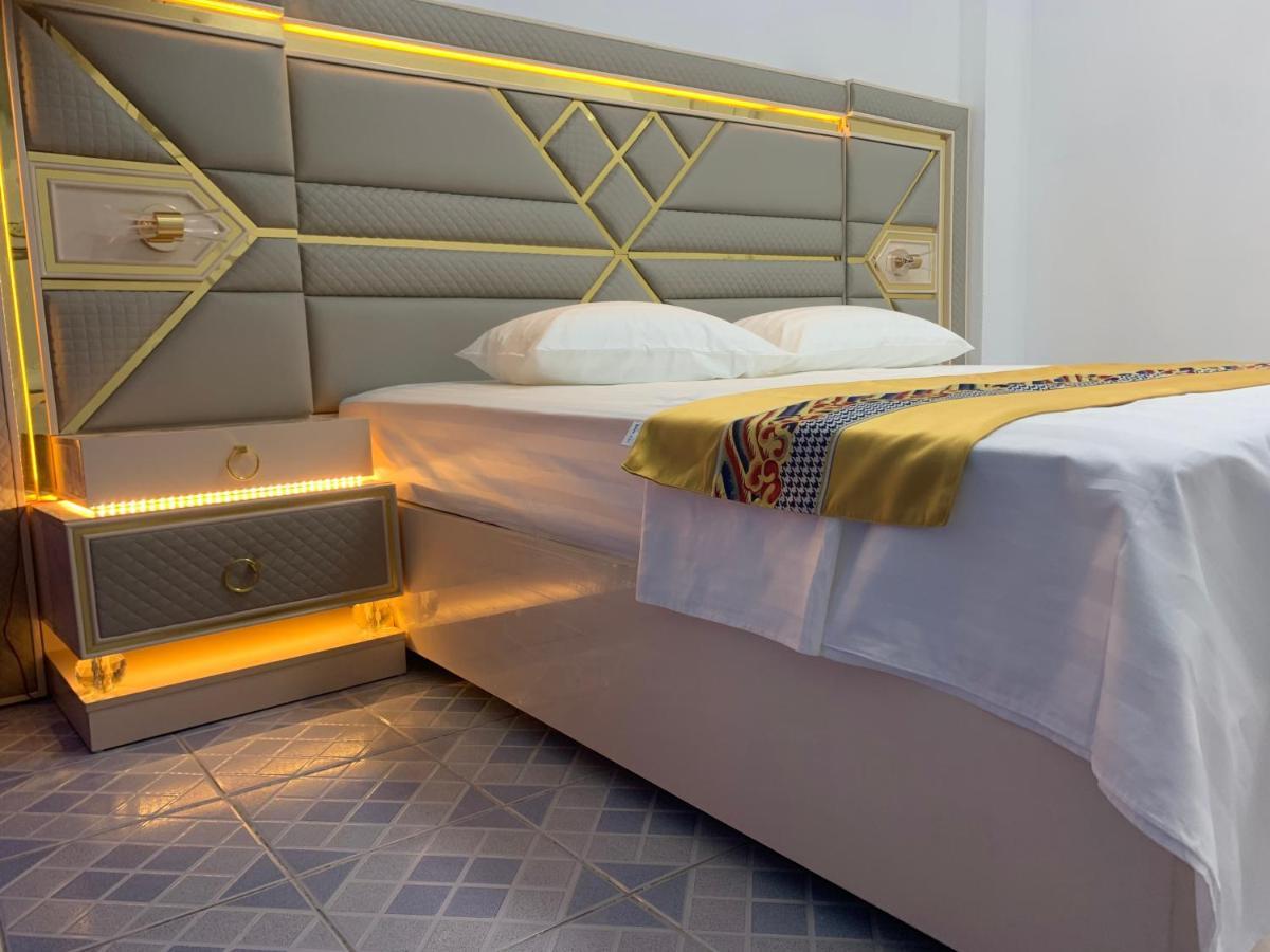 מאלה Ontrack Travel Transit Hotel מראה חיצוני תמונה