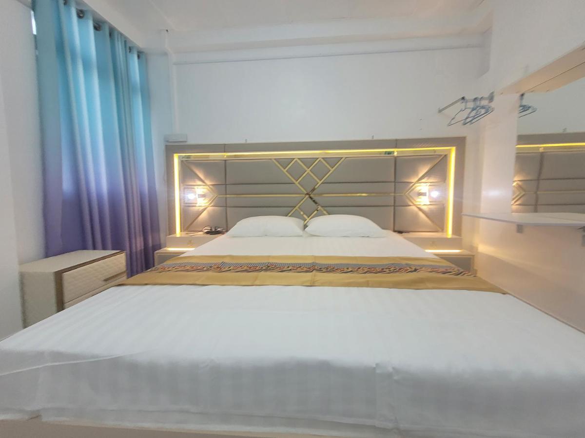 מאלה Ontrack Travel Transit Hotel מראה חיצוני תמונה
