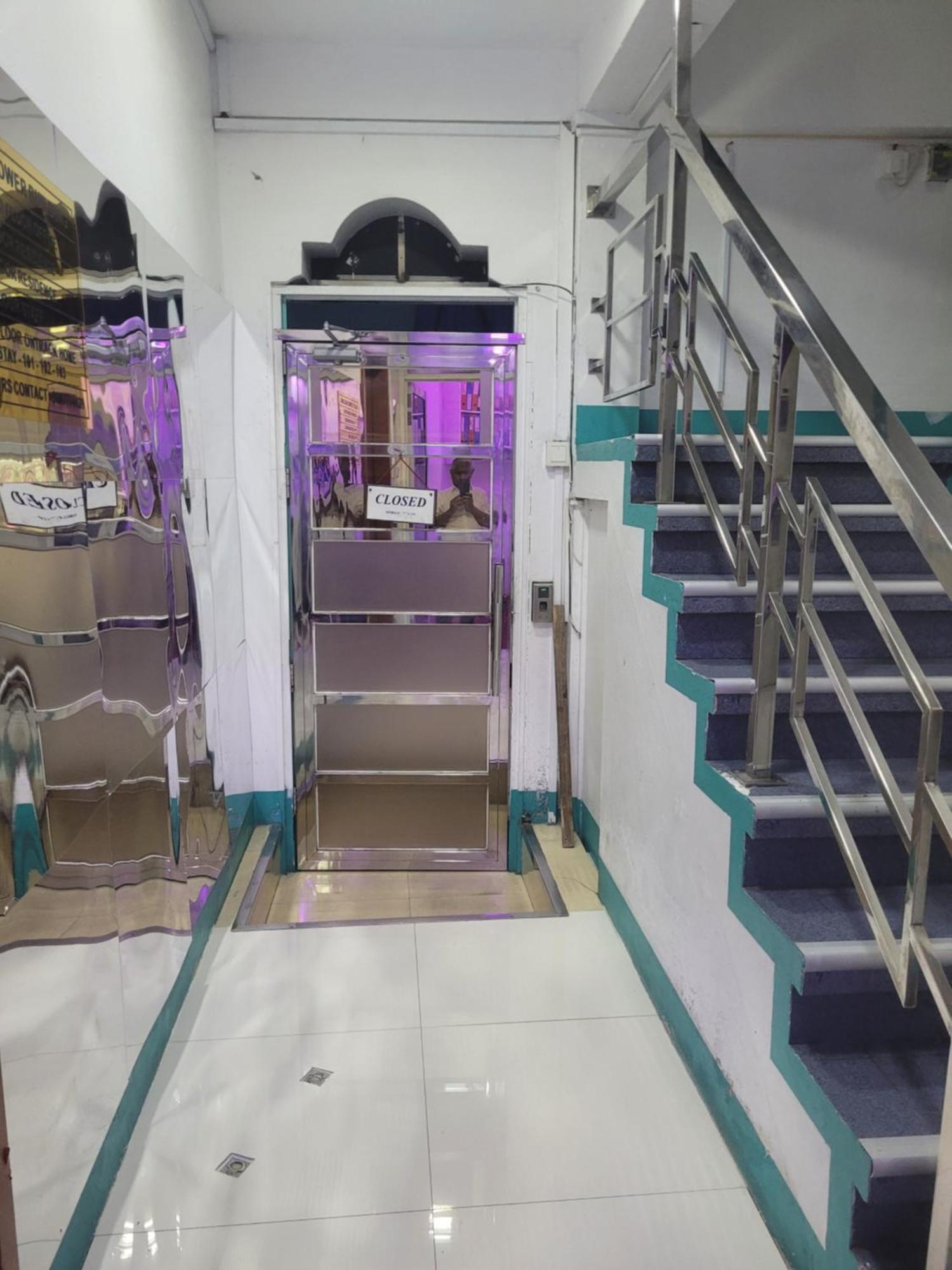 מאלה Ontrack Travel Transit Hotel מראה חיצוני תמונה