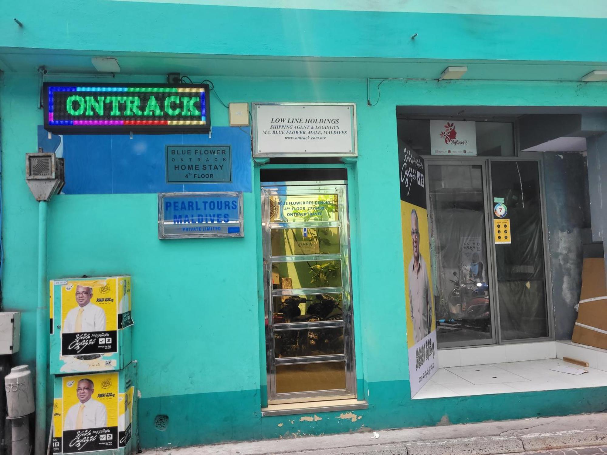 מאלה Ontrack Travel Transit Hotel מראה חיצוני תמונה