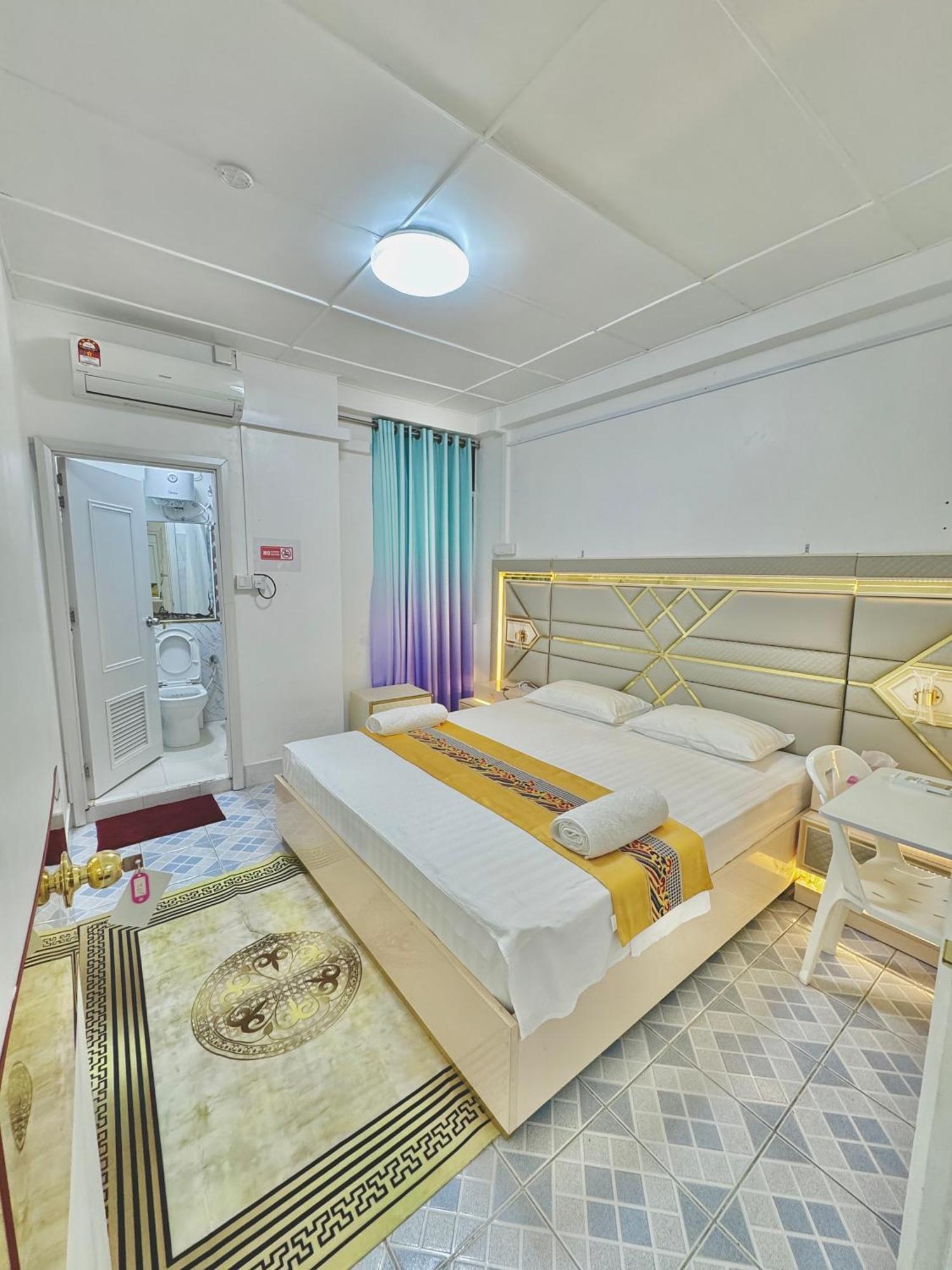 מאלה Ontrack Travel Transit Hotel מראה חיצוני תמונה