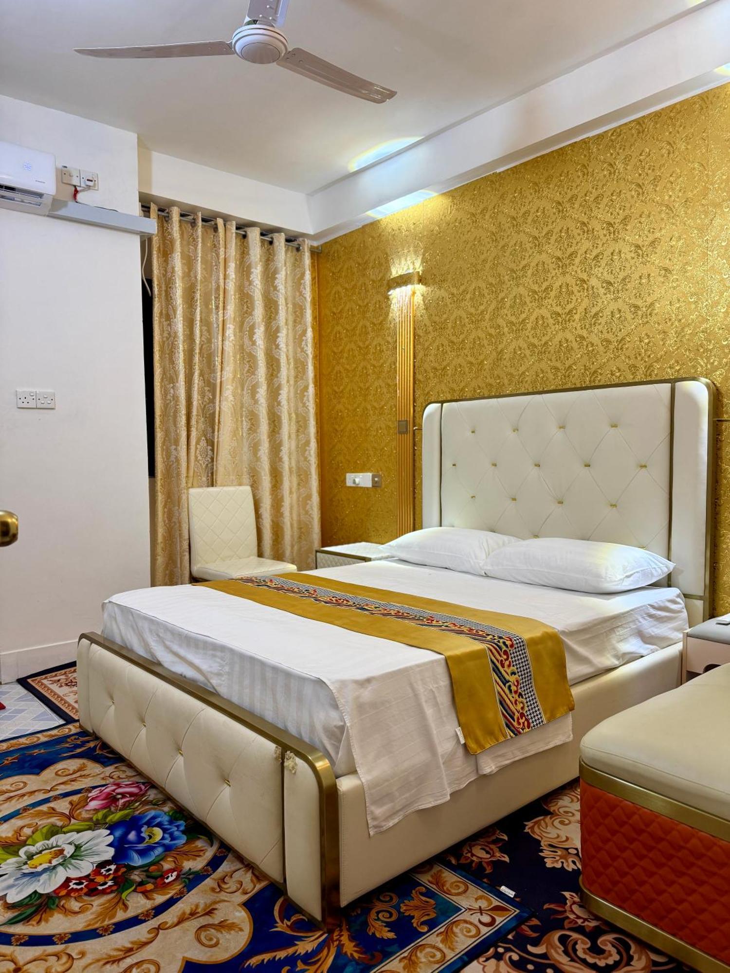 מאלה Ontrack Travel Transit Hotel מראה חיצוני תמונה